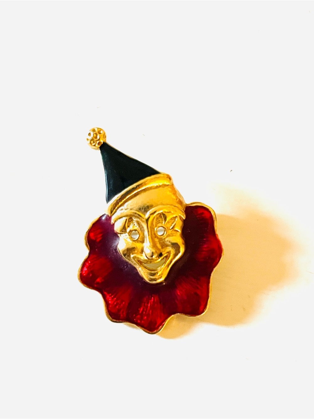 VTG Gold-tone Harlequin Clown Face Brooch Pin with Red Collar and Black Hat